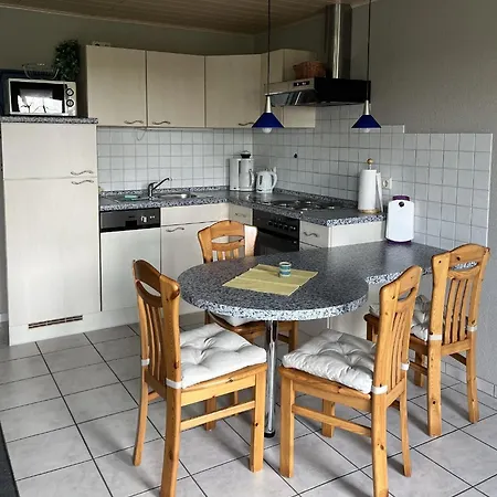 Tolle In Mit Grossem Garten Apartmán